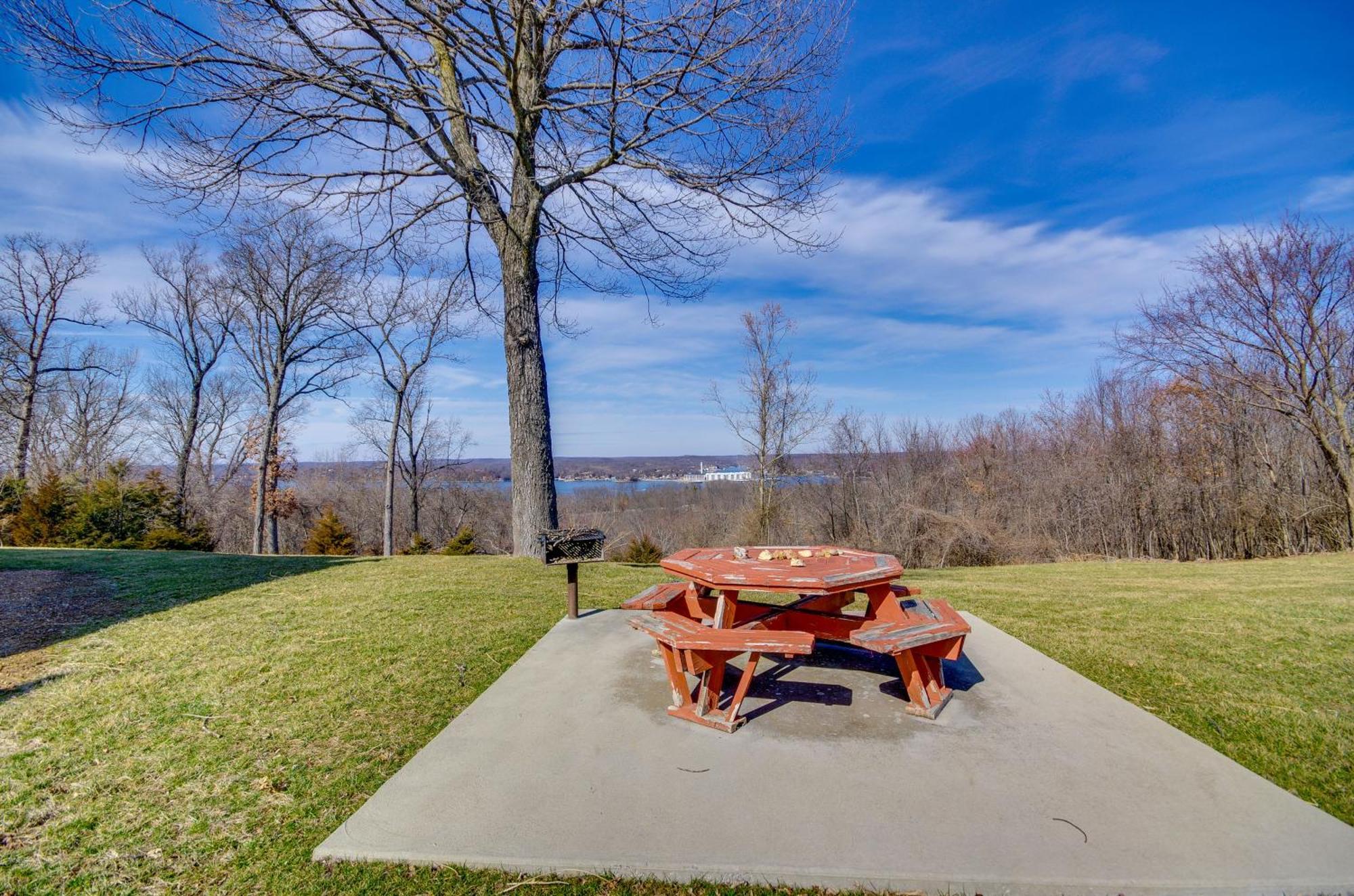 Ozarks Vacation Rental Condo With Lake View! Экстерьер фото